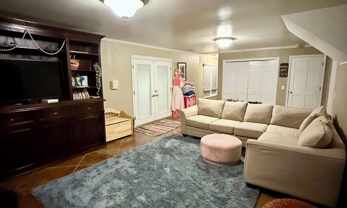 Huntcliff Apartment | Cozy basement studio with WiFi, hot tub and pool in enjoyable Columbia