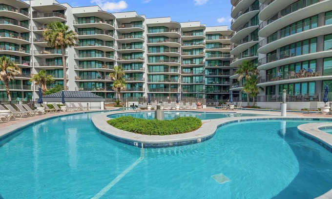 Orange Beach Condo | Cozy Bayfront Condo with Boat Docks, Lazy River, and $450 in Free Activities
