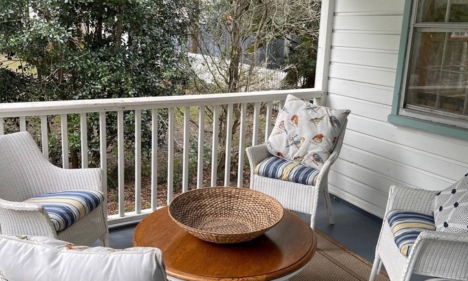 Sullivan's Island Cottage | Cozy Beach Cottage - Walk to Beach & All Island Has to Offer