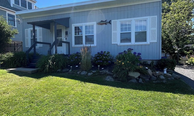 Gloucester House | Cozy Beach cottage walkable to Good Harbor and Long Beach