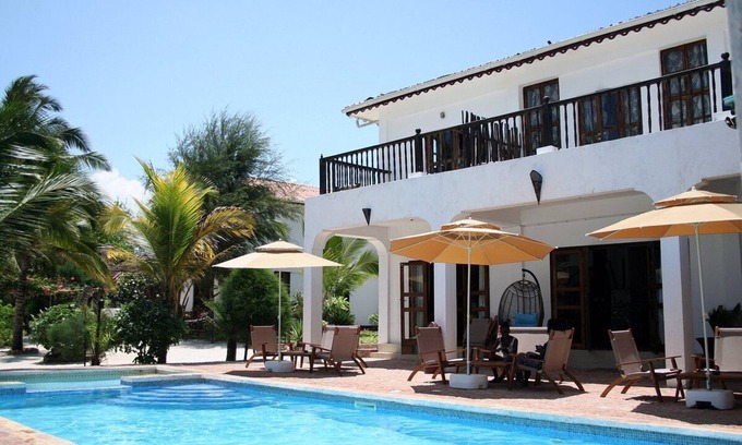 Uroa Villa | Cozy Beach Front villa with pool in Uroa