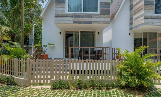 Antoneys Cay Villa | Cozy Beach Villa at The Shores 5 minutes from the beach