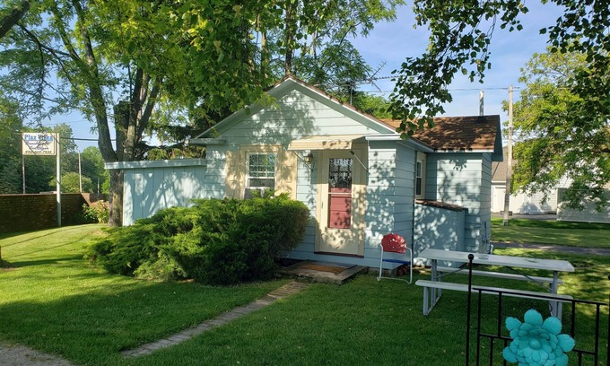 Vermilion Cottage | Cozy Beachfront Cottage #1