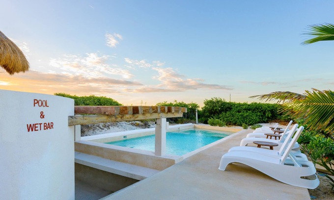 Miramar Apartment | Cozy beachfront apartment with ocean views, pool and balcony