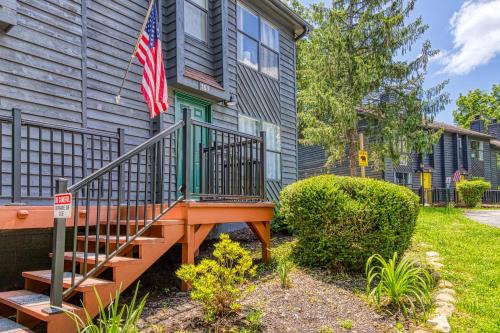 Pigeon Forge House | Cozy Bear Hill, Resort indoor Pool, Free Attraction Tickets, WIFI!