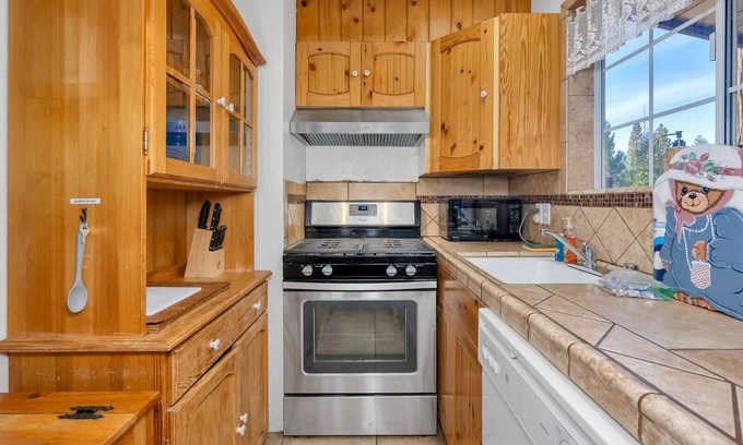 Yosemite West Cabin | Cozy Bear North Quaint and Warm 2bd in Yosemite!