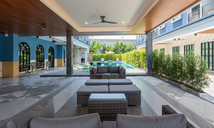 Racha Thewa Hotel | Cozy Blu Suvarnabhumi