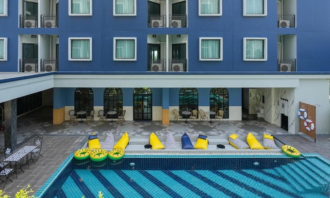 Racha Thewa Hotel | Cozy Blu Suvarnabhumi