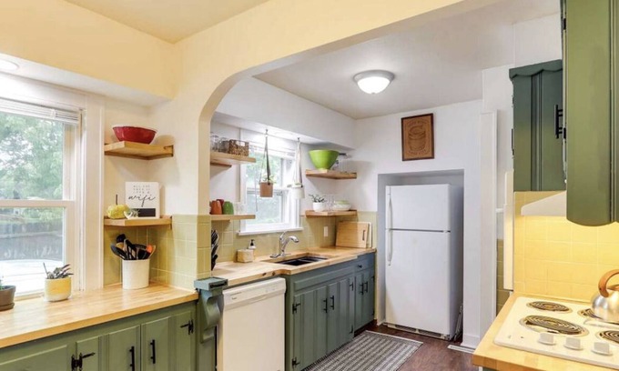 Wichita House | Cozy bungalow in Delano - minutes from downtown and the river