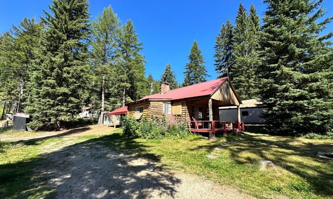Tamarack Resort House | Cozy Cabin Across the Road from Lake Cascade, 4 miles to Tamarack Resort