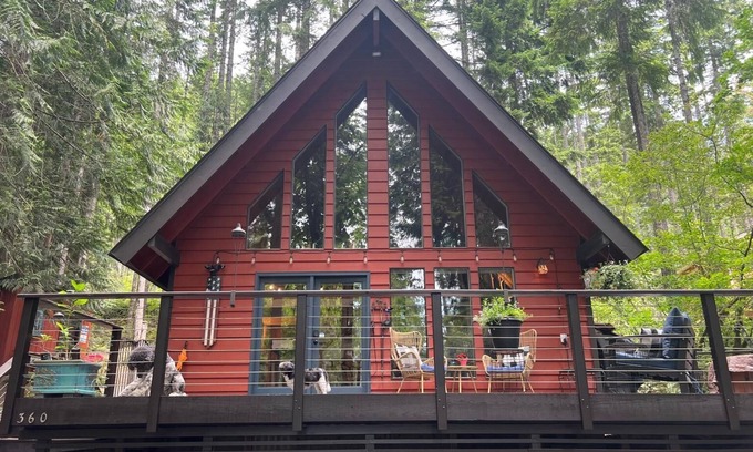 Hoodsport Cabin | Cozy cabin at Lake Cushman in Hoodsport, WA with AC, Wi-Fi, kayak, beach