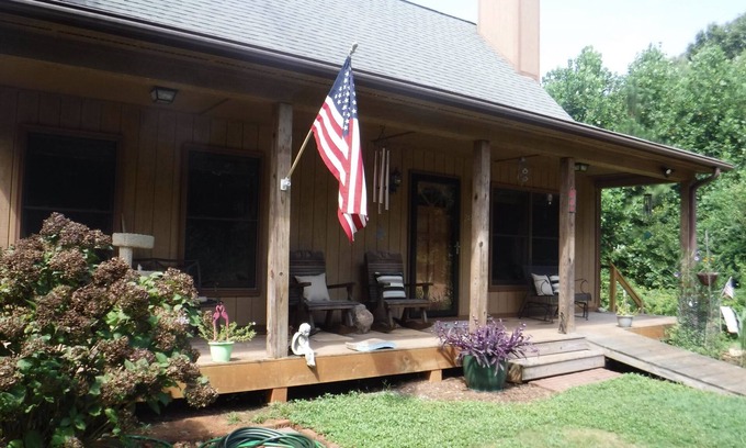 Seneca Cabin | Cozy Cabin close to Clemson