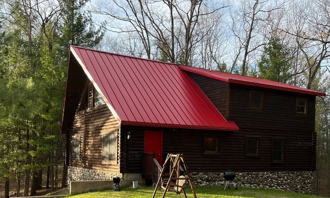 Irons Cabin | Cozy cabin getaway on private lake!