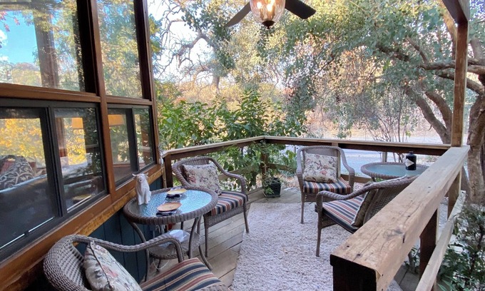 Three Rivers Cabin | Cozy cabin in charming Three Rivers 4 miles from Sequoia National Park entrance.