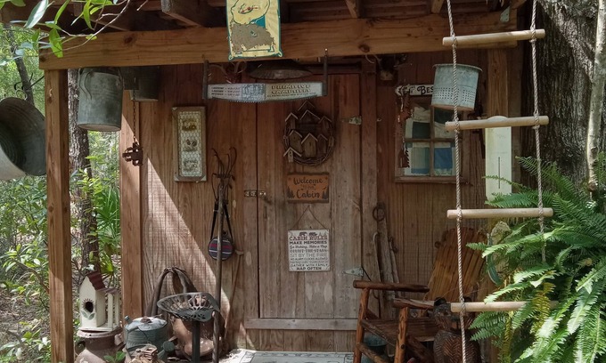 Chiefland Cabin | Cozy cabin in charming Chiefland with WiFinPrimitive cabin with fan and lights.