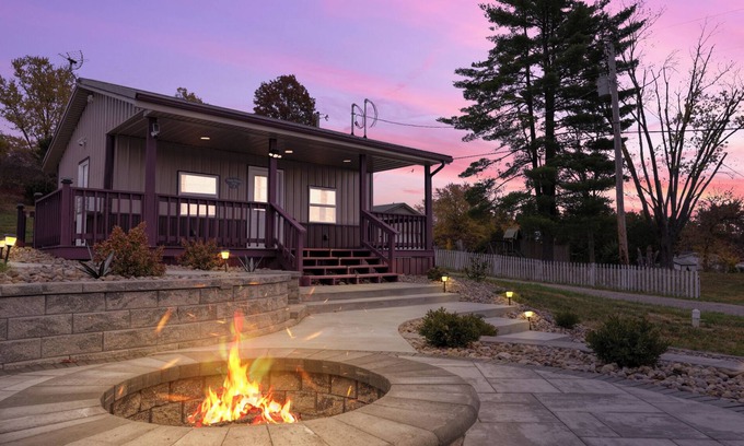 Senecaville Cabin | Cozy cabin in delightful Senecaville with WiFi, AC