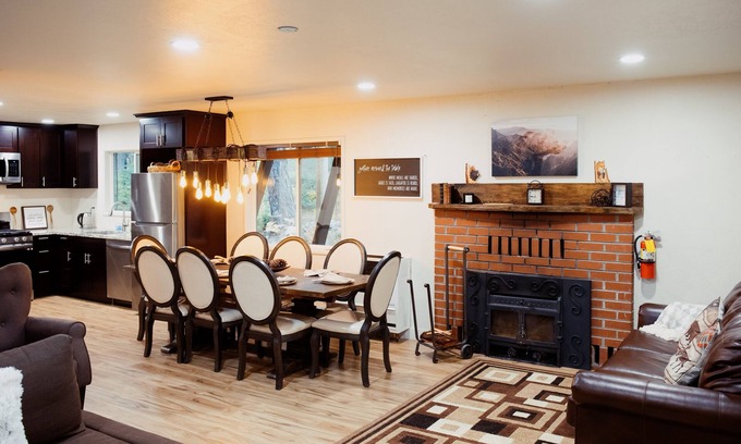 Echo Lake Cabin | Cozy Cabin in Lake Tahoe area near ski resort/ ski lift