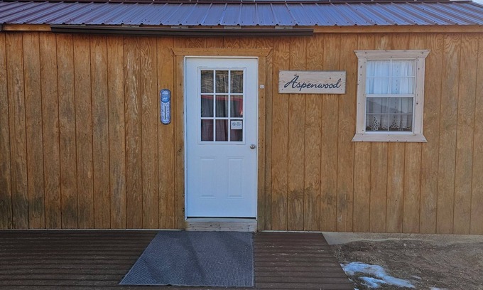 La Sal Cabin | Cozy cabin in lovely La Sal with AC/Heating,WiFi,Kitchen,grill and so much more