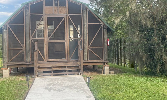 Crown Point Cabin | Cozy cabin in nice Marrero with WiFi, AC Cabin 5