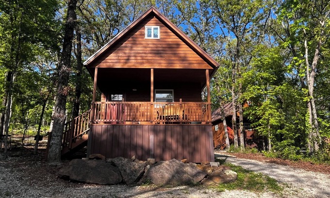 Winslow House | Cozy cabin in our little woodland village - access to pond and meadow