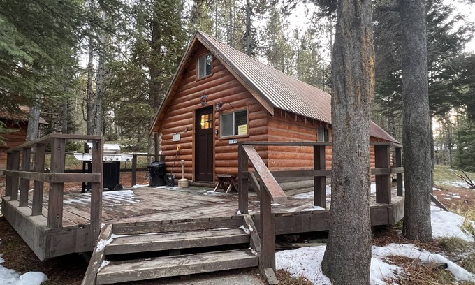 Island Park Cabin | Cozy cabin in the woods