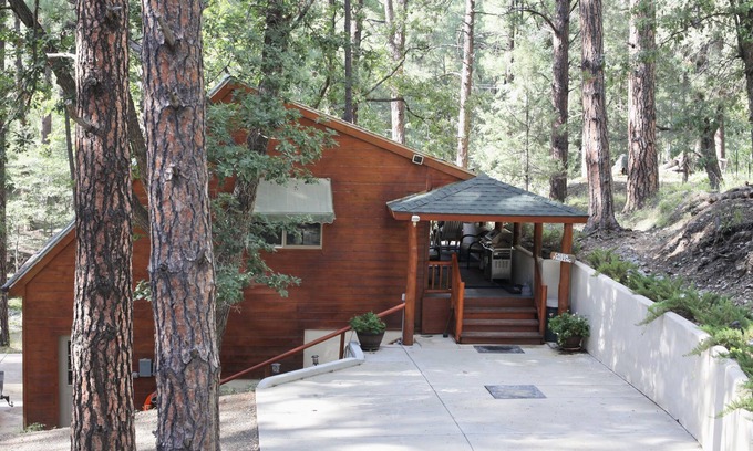 Prescott Cottage | Cozy Cabin just 5 minutes from Lynx Lake