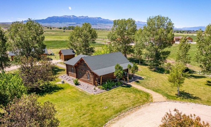 Cody Cabin | Cozy Cabin Located on the Southfork- classic log cabin, wonderful location