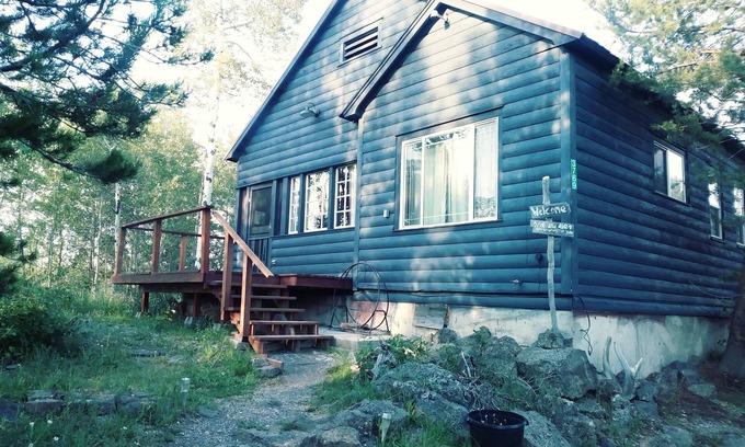 Last Chance House | Cozy Cabin minutes from Yellowstone, fly fishing, skiing and snowmobiling.
