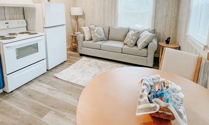 Distant Cabin | Cozy cabin nestled in the valley of the Mahoning Creek