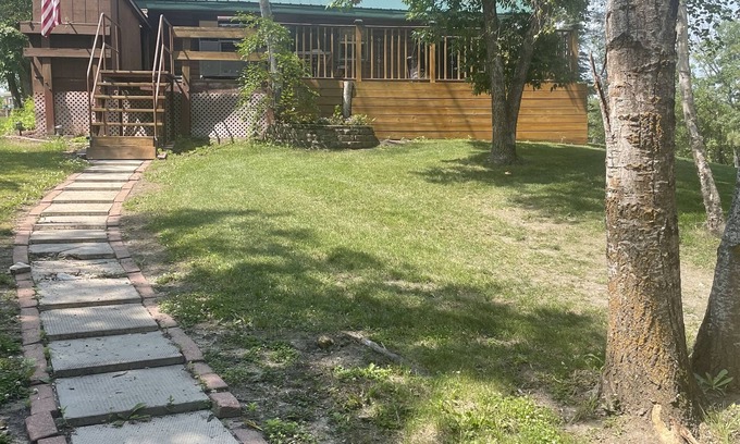 Bottineau Cabin | Cozy Cabin next to Lake Metigoshe