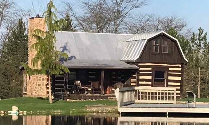 Dola Cabin | Cozy Cabin on the Farm