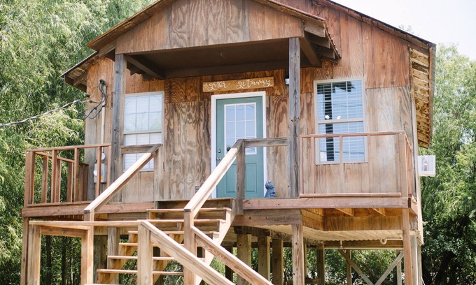 Akers Cabin | Cozy cabin stay in the Louisiana swamp