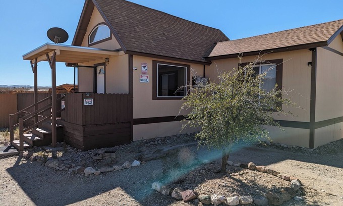 Meadview House | Cozy cabin vibes in the high desert with 360 views. Next to Grand Canyon West!