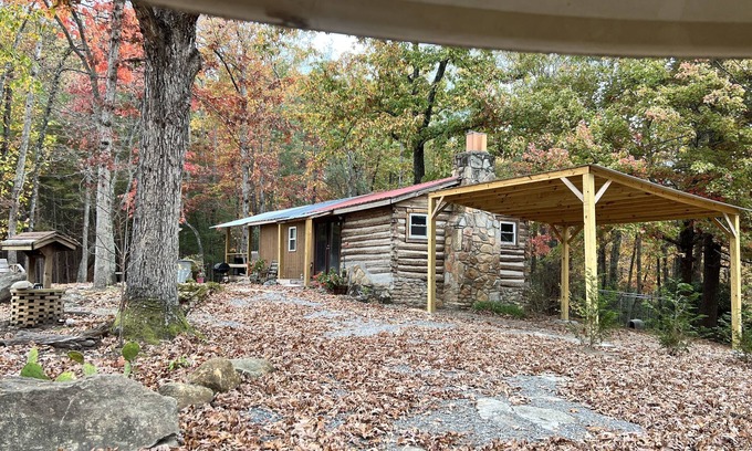 Hays Cabin | Cozy Cabin w/Hot-Tub In The Beautiful Mountains of North Carolina,nPet Friendly!
