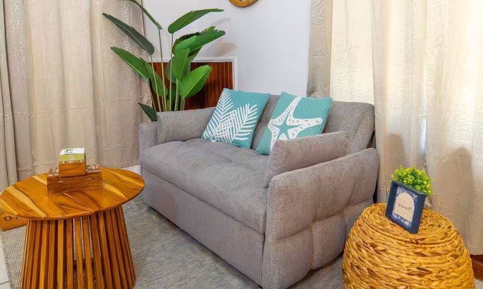 Antoneys Cay Cabin | Cozy cabin west end 1min 2 beach