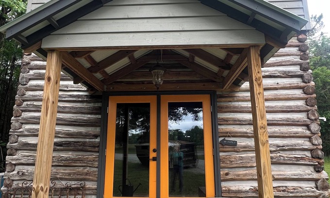 Bahama Cabin | Cozy cabin with AC and WiFi in peaceful Bahama