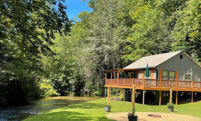 Ellijay Cabin | Cozy cabin with riverfront location, fire pit and peaceful surroundings
