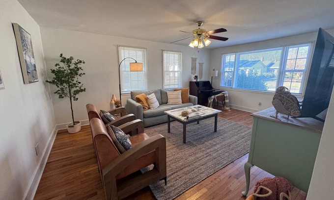 Midtown Cottage | Cozy Camellia Cottage blocks from Downtown Augusta and Augusta National Golf