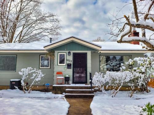 Garden District House | Cozy CDA Retreat 4BR Fire Pit Weekly Deals