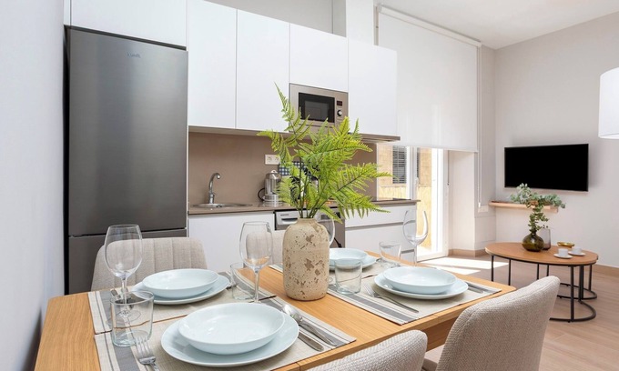 Ensanche Centro Apartment | Cozy Central 2BD Apt in Málaga. Trinidad Grund A