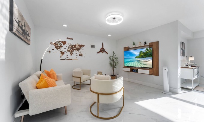 Miami Springs Apartment | Cozy, Centric, Private & Spacious 1/1 Guest House w/AC & WiFi in Miami Springs