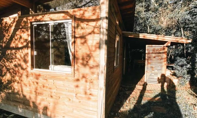 Praia do Rosa House | Cozy chalet immersed in native forest close to the beach and downtown Rosa!