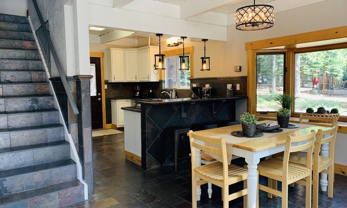 Country Club Estates House | Cozy Chalet & Dog Friendly!