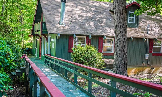 Pine Mountain Ski Chalet | Cozy chalet with screened in porch just miles from Wild Animal Safari