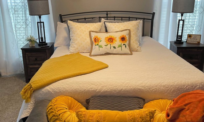 Clarksville House | Cozy Cindy Jo - Minutes to Fort Campbell , Pet Friendly, ADA , Game Room