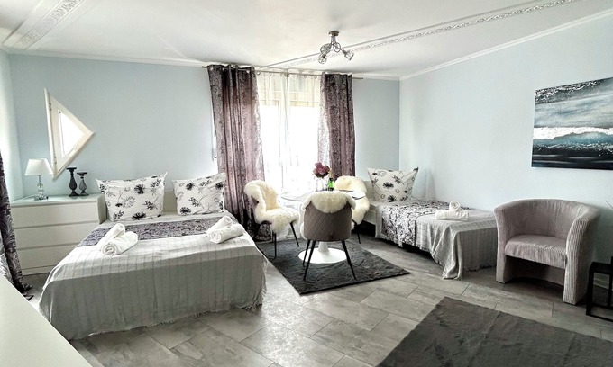 Sigmaringen Apartment | Cozy city loft with balcony & underground car park