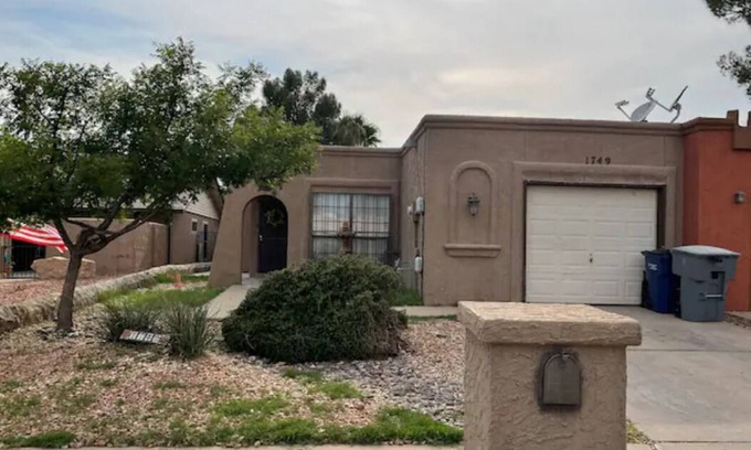 Biggs Field House | Cozy Clean Duplex with Refrigerated Air