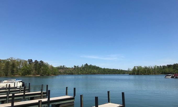 Keowee Condo | Cozy Clemson Condo - Lake Hartwell 4 bedroom with 4 private baths- sleeps 8