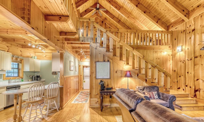 Ellijay Cabin | Cozy Cohutta Cabin - Creek Front Mountain Cabin - Located in Cohutta Wilderness