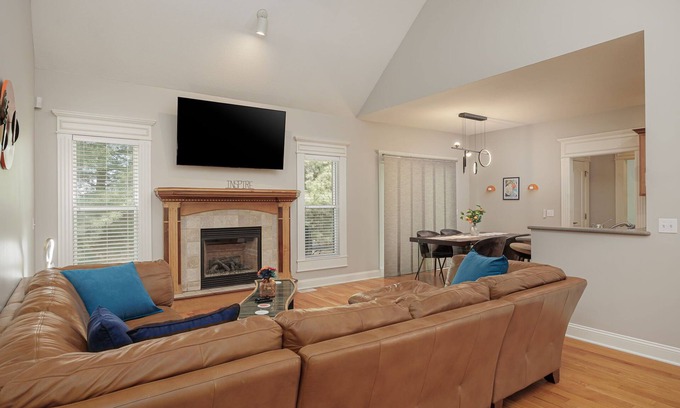 Andrew County Villa | Cozy Colors Hideaway